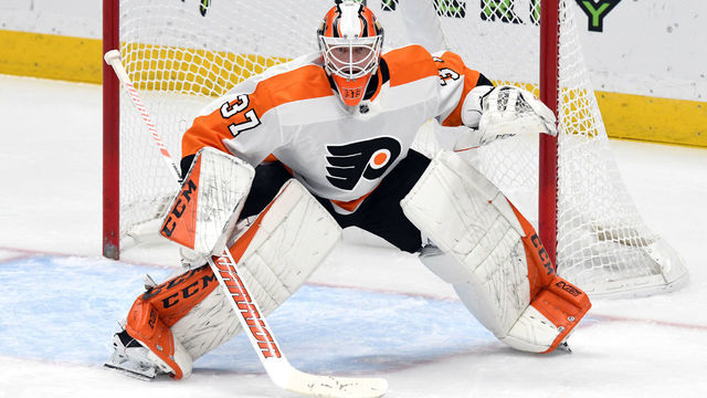 ANAHEIM, CA - OCTOBER 30: Philadelphia Flyers goalie Brian Elliott (37) in action during the first period of a game against the Anaheim Ducks played on October 30, 2018 at the Honda Center in Anaheim, CA.