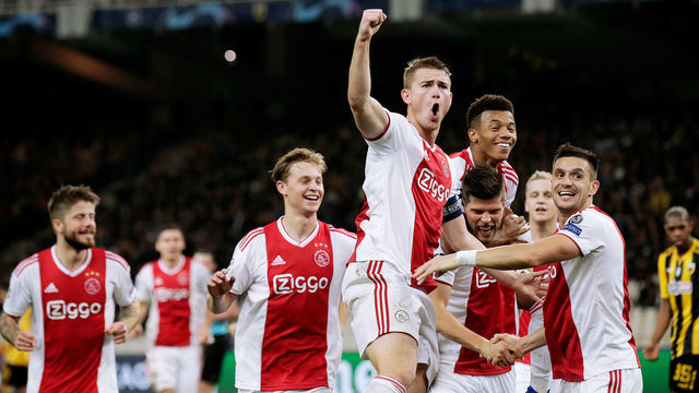 ATHENS, GREECE - NOVEMBER 27: Dusan Tadic of Ajax celebrates 0-2 with Frenkie de Jong of Ajax, Matthijs de Ligt of Ajax, Klaas Jan Huntelaar of Ajax, Donny van de Beek of Ajax during the UEFA Champions League match between AEK Athene v Ajax at the Olympisch Stadion Spyridon Louis on November 27, 2018 in Athens Greece