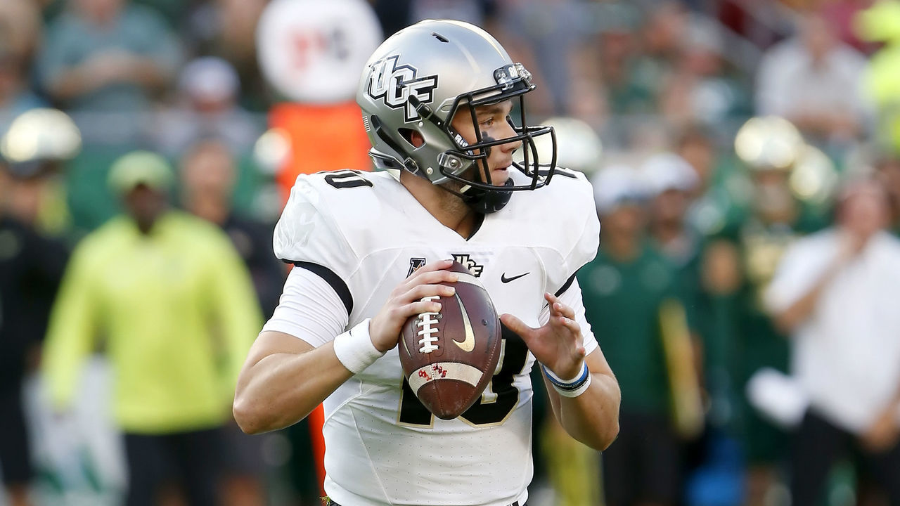 TAMPA, FL - NOVEMBER 03: UCF's McKenzie Milton (10) looks for an open receiver during the College Football game between the UCF Knights and the South Florida Bulls on November 23, 2018 at Raymond James Stadium in Tampa, FL.