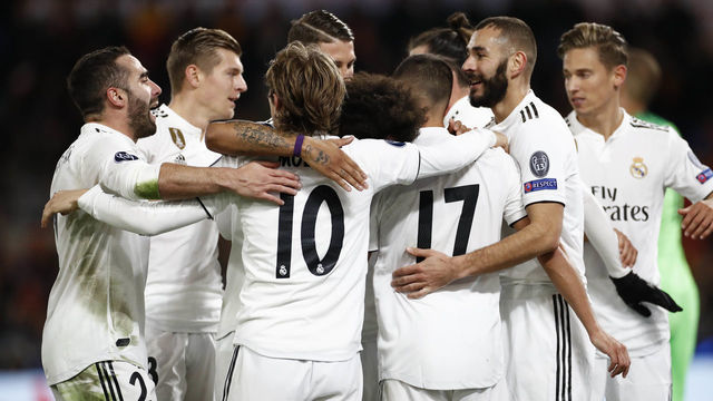ROME, ITALY - NOVEMVER 27: The players of Real Madrid celebrate after scoring during the UEFA Champions League between AS Roma and Real Madrid at Stadio Olimpico on November 27, 2018 in Rome, Italy.