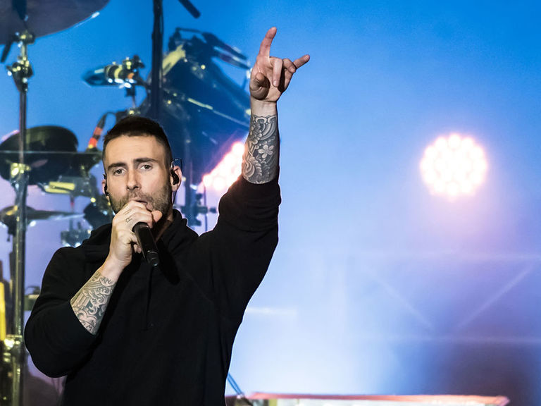 Maroon 5's Adam Levine 'still formulating' things about SB halftime(01)