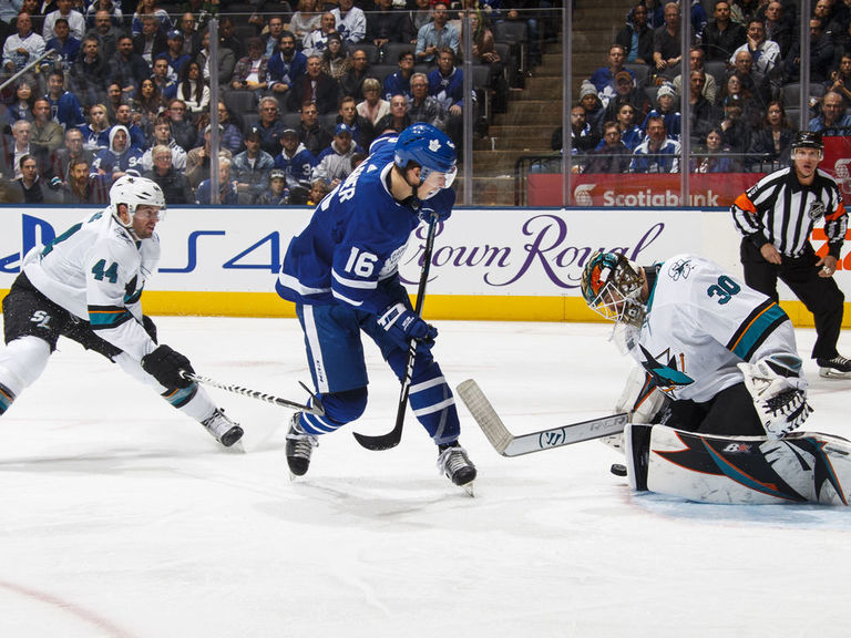 Matthews lauds Leafs equipment manager's 'third assist'