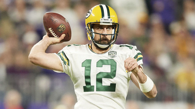 MINNEAPOLIS, MN - NOVEMBER 25: Aaron Rodgers #12 of the Green Bay Packers passes the ball against the Minnesota Vikings during the game at U.S. Bank Stadium on November 25, 2018 in Minneapolis, Minnesota.