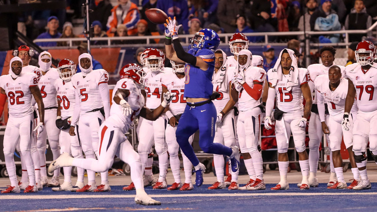 BOISE, ID - NOVEMBER 09: Wide receiver Sean Modster #8 of the Boise State Broncos catches a pass over the top of defensive back Anthoula Kelly #6 of the Fresno State Bulldogs during first half action on November 9, 2018 at Albertsons Stadium in Boise, Idaho.