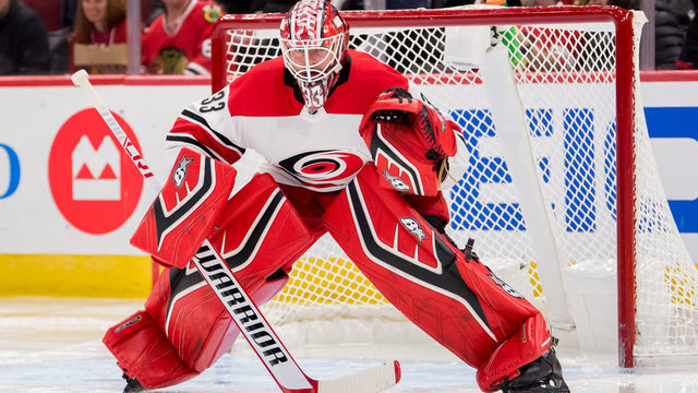 CHICAGO, IL - NOVEMBER 08: Carolina Hurricanes goaltender Scott Darling (33) defends the goal during a game between the Carolina Hurricanes and the Chicago Blackhawks on November 8, 2018, at the United Center in Chicago, IL.