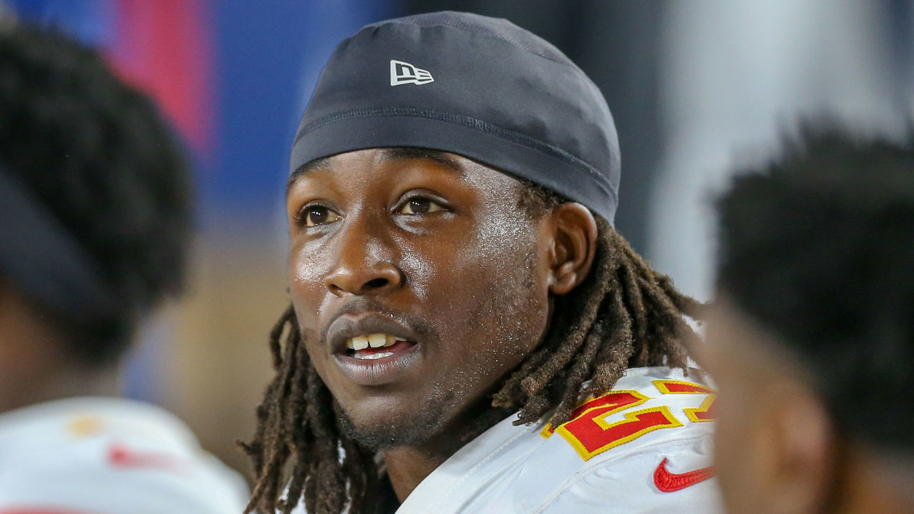 LOS ANGELES, CA - NOVEMBER 19: Kansas City Chiefs running back Kareem Hunt (27) on the sidelines during a NFL game between the Kansas City Chiefs and the Los Angeles Rams on November 19, 2018 at the Los Angeles Memorial Coliseum in Los Angeles, CA.