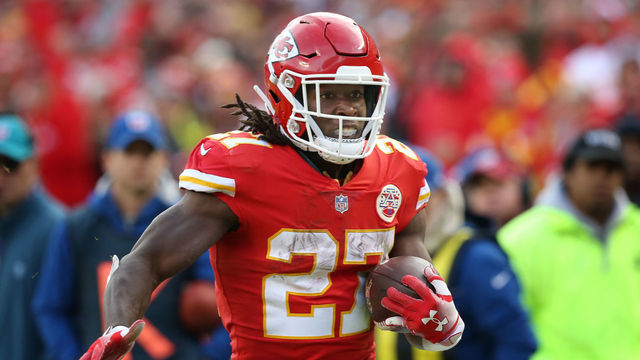 KANSAS CITY, MO - NOVEMBER 11: Kansas City Chiefs running back Kareem Hunt (27) during a 16-yard reception in the fourth quarter of a week 10 NFL game between the Arizona Cardinals and Kansas City Chiefs on November 11, 2018 at Arrowhead Stadium in Kansas City, MO.