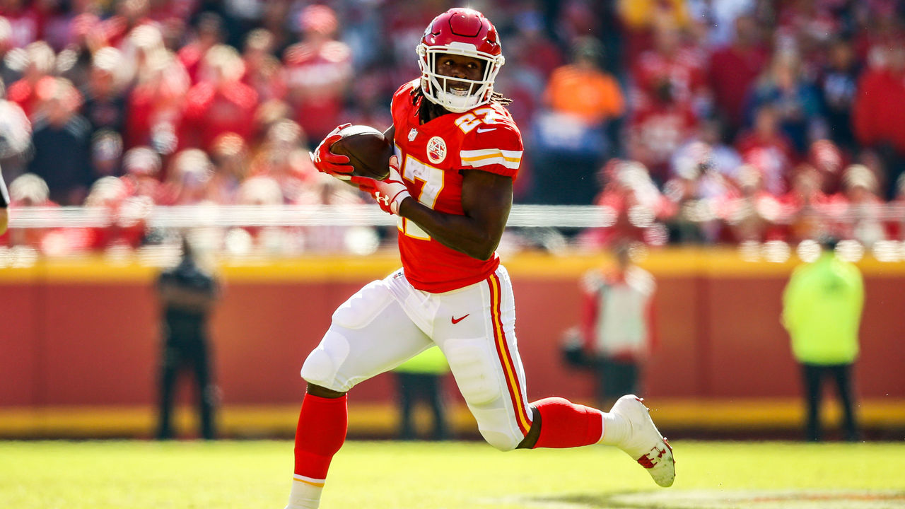KANSAS CITY, MO - OCTOBER 28: Kareem Hunt #27 of the Kansas City Chiefs runs in the open field during the first half of the game against the Denver Broncos at Arrowhead Stadium on October 28, 2018 in Kansas City, Missouri.