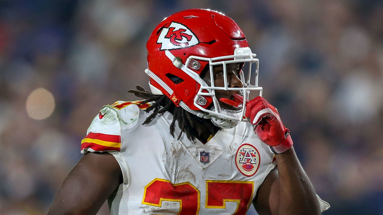 LOS ANGELES, - NOVEMBER 19: Kansas City Chiefs running back Kareem Hunt (27) during a NFL game between the Kansas City Chiefs and the Los Angeles Rams on November 19, 2018 at the Los Angeles Memorial Coliseum in Los Angeles, CA.