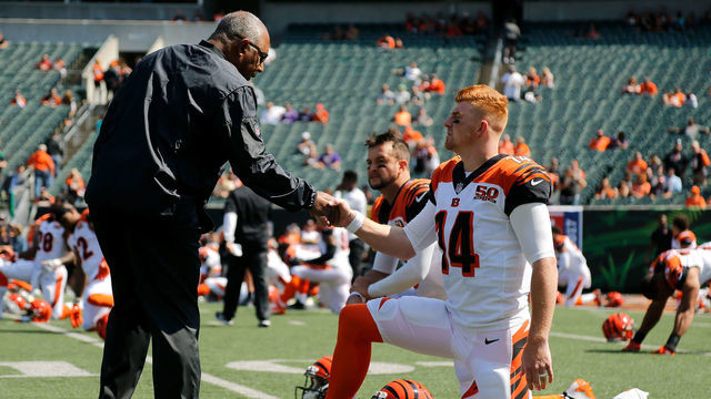 CINCINNATI, OH - SEPTEMBER 10: Head coach Marvin Lewis of the Cincinnati Bengals shakes hands with Andy Dalton #14 of the Cincinnati Bengals prior to the start of the game against the Baltimore Ravens at Paul Brown Stadium on September 10, 2017 in Cincinnati, Ohio.