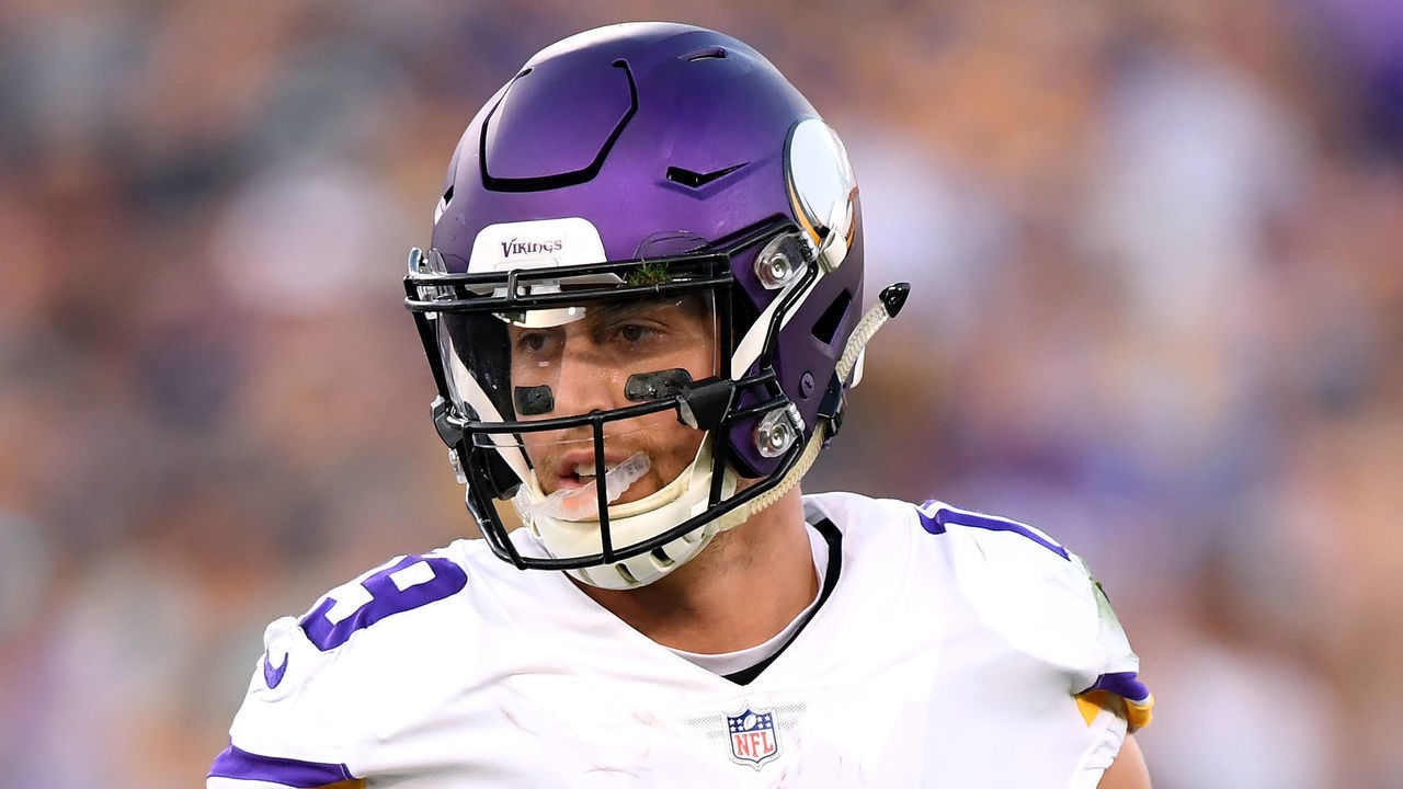 LOS ANGELES, CA - SEPTEMBER 27: Adam Thielen #19 of the Minnesota Vikings comes to the line of scrimmage against the Los Angeles Rams at Los Angeles Memorial Coliseum on September 27, 2018 in Los Angeles, California.
