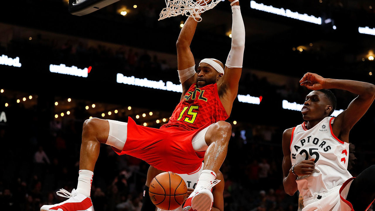 ATLANTA, GA - NOVEMBER 21: Vince Carter #15 of the Atlanta Hawks dunks and scores his 25,000th NBA point in the final seconds of their 124-108 loss to the Toronto Raptors at State Farm Arena on November 21, 2018 in Atlanta, Georgia.