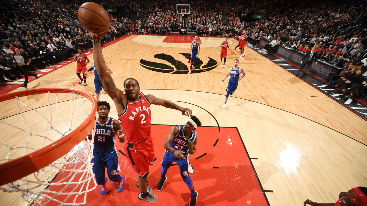 TORONTO, CANADA - DECEMBER 5: Kawhi Leonard #2 of the Toronto Raptors drives to the basket during the game against the Philadelphia 76ers on December 5, 2018 at the Scotiabank Arena in Toronto, Ontario, Canada. Mandatory Copyright Notice: Copyright 2018 NBAE