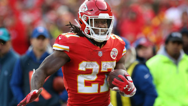 KANSAS CITY, MO - NOVEMBER 11: Kansas City Chiefs running back Kareem Hunt (27) during a 16-yard reception in the fourth quarter of a week 10 NFL game between the Arizona Cardinals and Kansas City Chiefs on November 11, 2018 at Arrowhead Stadium in Kansas City, MO.