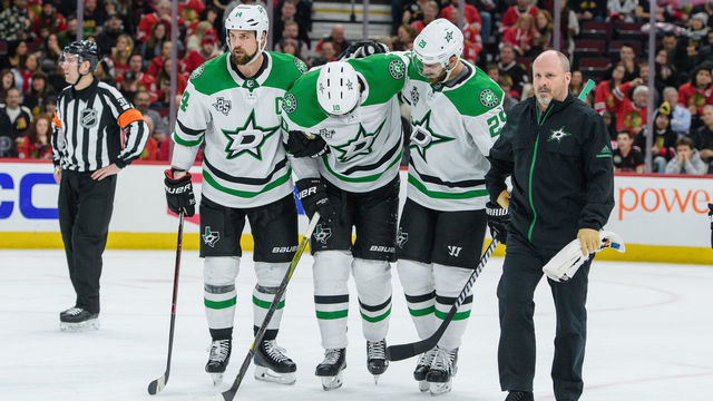 CHICAGO, IL - FEBRUARY 08: Dallas Stars center Martin Hanzal (10) is helped off the ice in the 2nd period during an NHL hockey game between the Dallas Stars and the Chicago Blackhawks on March 08, 2018, at the United Center in Chicago, IL.