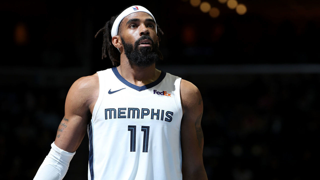 MEMPHIS, TN - DECEMBER 5: Mike Conley #11 of the Memphis Grizzlies shoots a free throw against the LA Clippers on December 5, 2018 at FedExForum in Memphis, Tennessee. NOTE TO USER: User expressly acknowledges and agrees that, by downloading and/or using this photograph, user is consenting to the terms and conditions of the Getty Images License Agreement. Mandatory Copyright Notice: Copyright 2018 NBAE