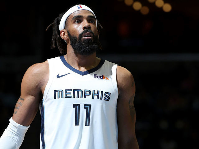 MEMPHIS, TN - DECEMBER 5: Mike Conley #11 of the Memphis Grizzlies shoots a free throw against the LA Clippers on December 5, 2018 at FedExForum in Memphis, Tennessee. NOTE TO USER: User expressly acknowledges and agrees that, by downloading and/or using this photograph, user is consenting to the terms and conditions of the Getty Images License Agreement. Mandatory Copyright Notice: Copyright 2018 NBAE