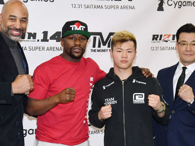 LAS VEGAS, NEVADA - DECEMBER 06: (L-R) Managing Partner & CEO of ONE Entertainment Brent A. Johnson, Floyd Mayweather Jr., Tenshin Nasukawa and RIZIN Fighting Federation President Nobuyuki Sakakibara pose during a news conference at the Mayweather Boxing Club on December 6, 2018 in Las Vegas, Nevada. Mayweather and Nasukawa will meet in a three-round boxing exhibition at Saitama Prefecture Super Arena in Saitama, Japan on December 31, 2018.