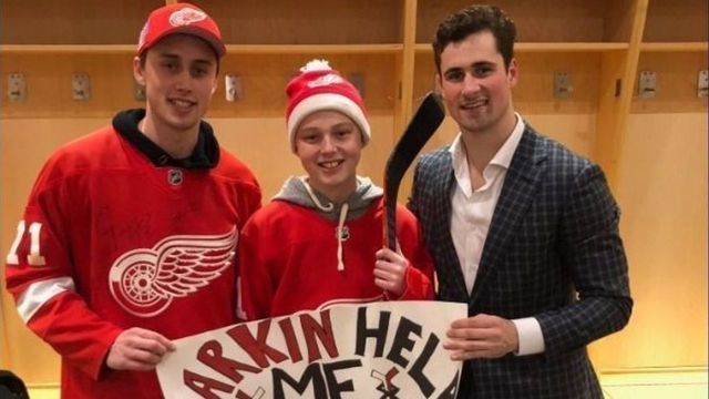 Red Wings' Larkin helps young fan 'stick it' to cancer