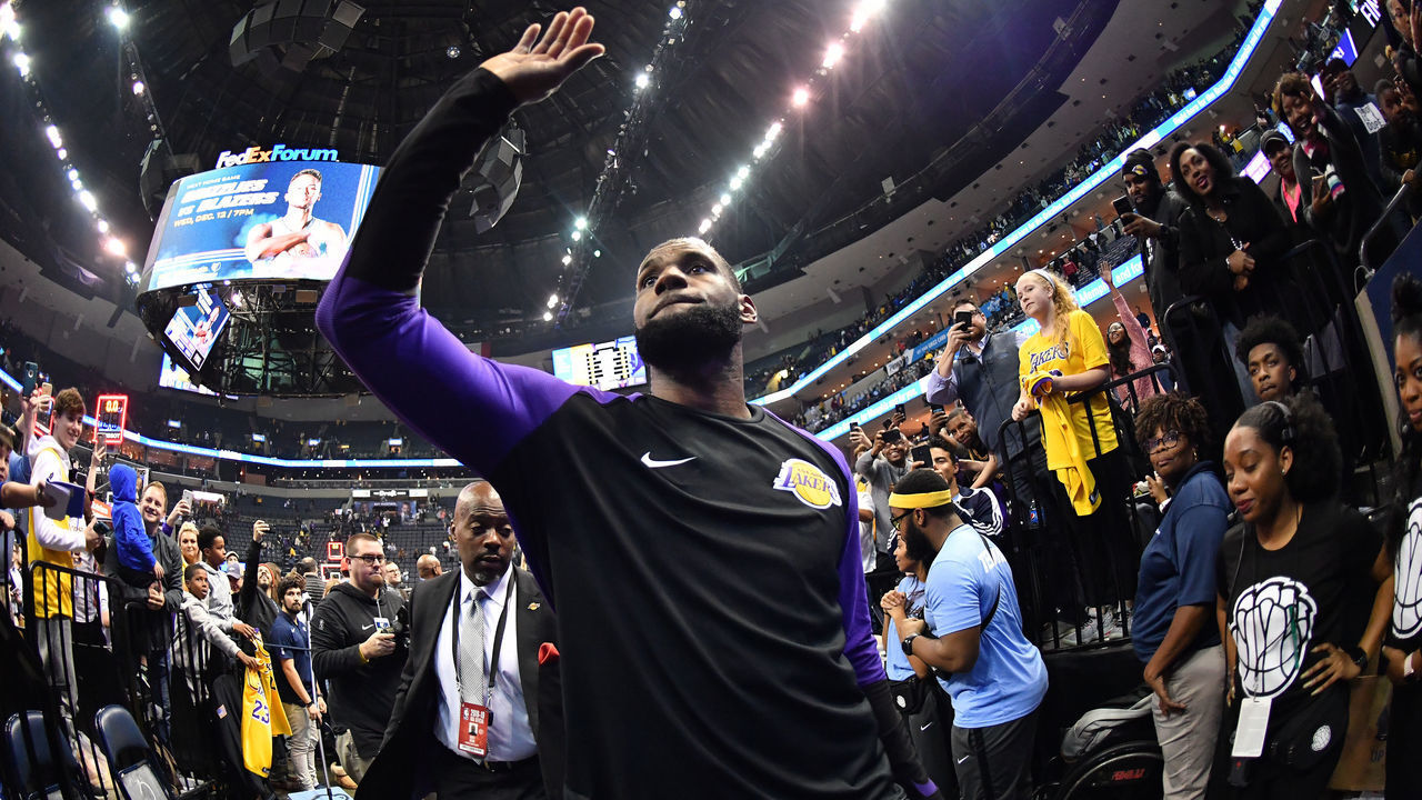 MEMPHIS, TN - DECEMBER 8: LeBron James #23 of the Los Angeles Lakers leaves the arena after a game against the Memphis Grizzlies on December 8, 2018 at FedExForum in Memphis, Tennessee. Mandatory Copyright Notice: Copyright 2018 NBAE
