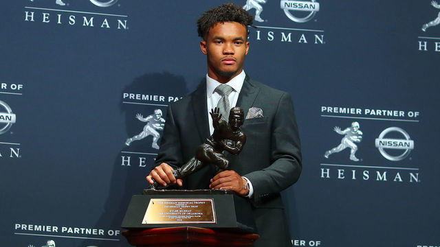 NEW YORK, NY - DECEMBER 08: Oklahoma quarterback Kyler Murray poses for photos after winning the 84th Heisman Trophy on December 8, 2018 at the New York Marriott Marquis in New York, NY.