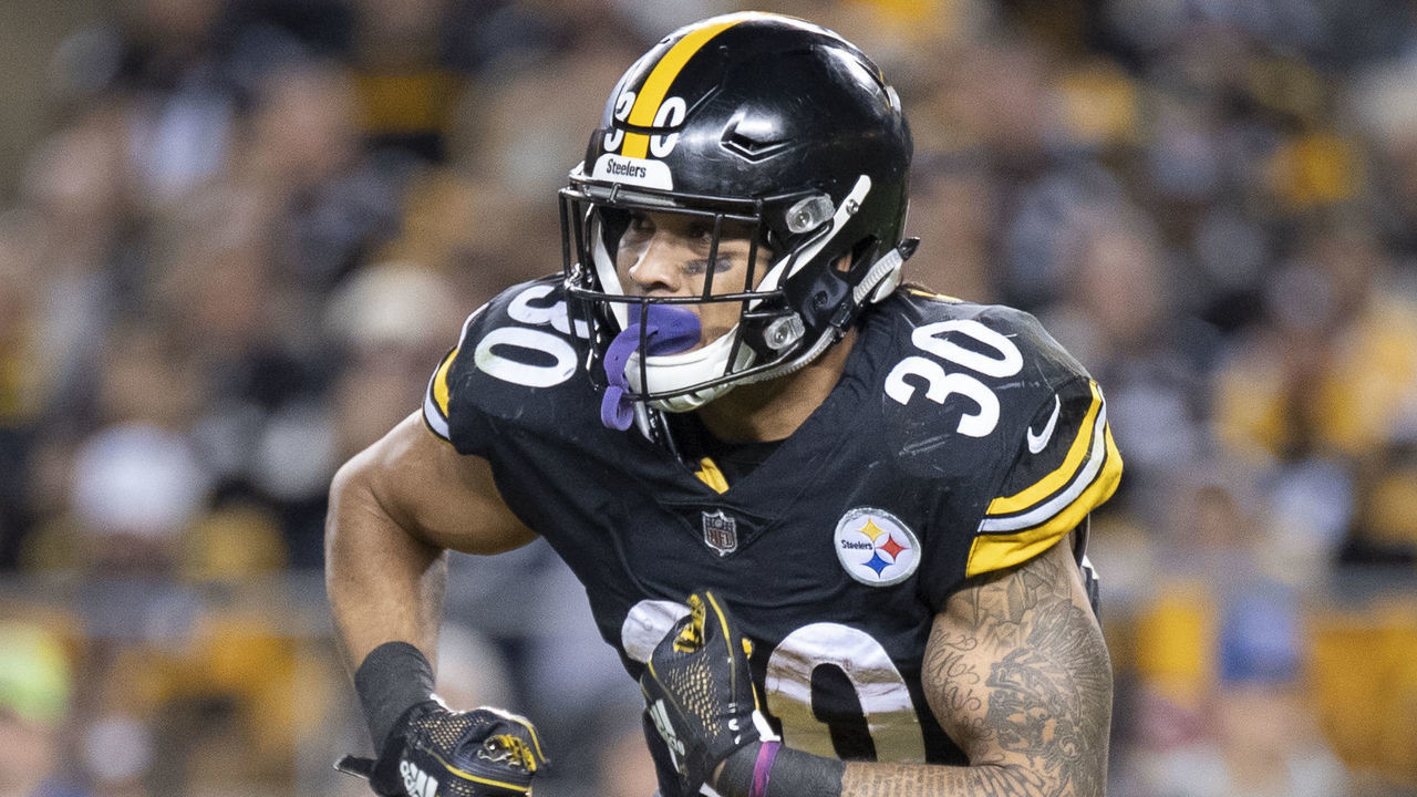 PITTSBURGH, PA - DECEMBER 02: Pittsburgh Steelers running back James Conner (30) fakes a carry during a NFL football game between the Pittsburgh Steelers and Los Angeles Chargers at Heinz Field on December 2, 2018 in Pittsburgh, PA.