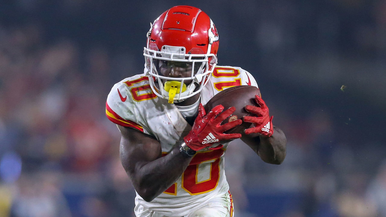 LOS ANGELES, - NOVEMBER 19: Kansas City Chiefs wide receiver Tyreek Hill (10) catches a touchdown pass during a NFL game between the Kansas City Chiefs and the Los Angeles Rams on November 19, 2018 at the Los Angeles Memorial Coliseum in Los Angeles, CA.