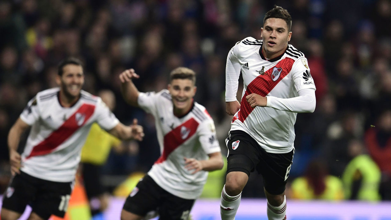 River Plate's Colombian Juan Fernando Quintero (R) celebrates after scoring against Boca Juniors during the second leg match of the all-Argentine Copa Libertadores final, at the Santiago Bernabeu stadium in Madrid, on December 9, 2018.