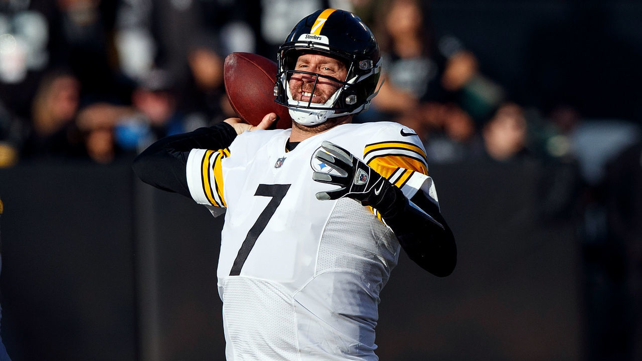 OAKLAND, CA - DECEMBER 09: Quarterback Ben Roethlisberger #7 of the Pittsburgh Steelers passes against the Oakland Raiders during the second quarter at O.co Coliseum on December 9, 2018 in Oakland, California.