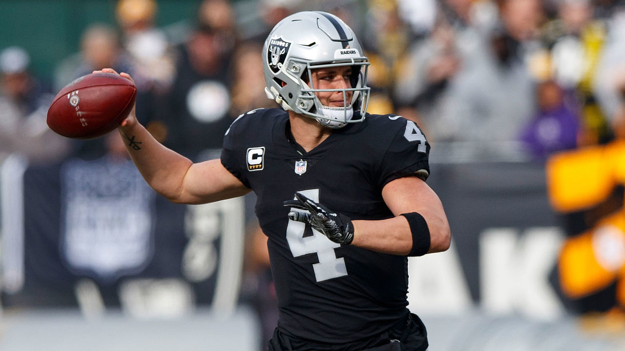 OAKLAND, CA - DECEMBER 09: Quarterback Derek Carr #4 of the Oakland Raiders passes against the Pittsburgh Steelers during the first quarter at O.co Coliseum on December 9, 2018 in Oakland, California.