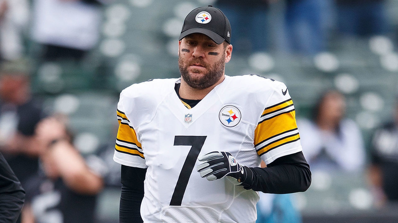 OAKLAND, CA - DECEMBER 09: Quarterback Ben Roethlisberger #7 of the Pittsburgh Steelers warms up before the game against the Oakland Raiders at the Oakland Coliseum on December 9, 2018 in Oakland, California. The Oakland Raiders defeated the Pittsburgh Steelers 24-21.