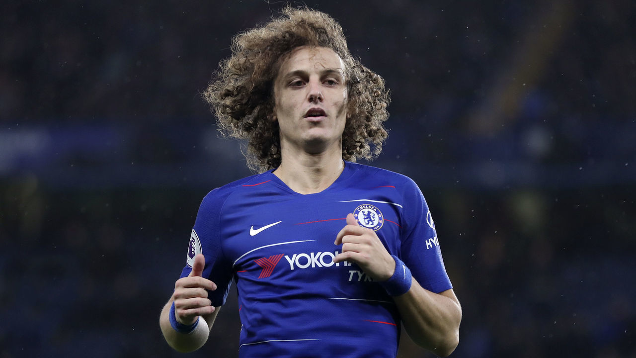 LONDON, ENGLAND - DECEMBER 08: David Luiz of Chelsea during the Premier League match between Chelsea FC and Manchester City at Stamford Bridge on December 8, 2018 in London, United Kingdom.