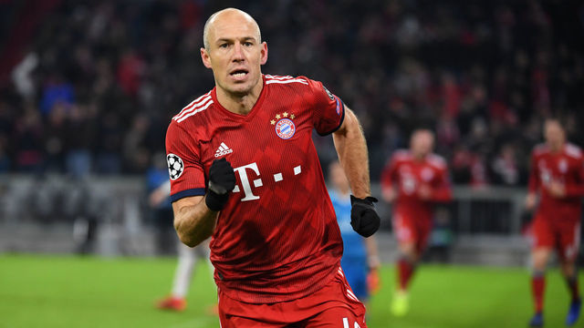27 November 2018, Bavaria, München: Soccer: Champions League, Bayern Munich - Benfica Lisbon, Group stage, Group E, 5th matchday in Munich Olympic Stadium. Munich goal scorer Arjen Robben cheers about the 1:0. Photo: Sven Hoppe/dpa
