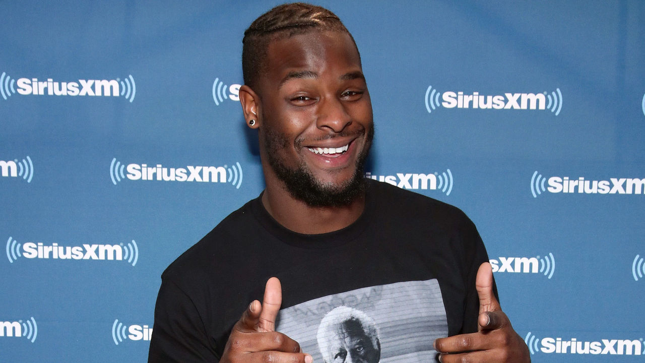 MINNEAPOLIS, MN - FEBRUARY 02: Le'Veon Bell of the Pittsburgh Steelers attends SiriusXM at Super Bowl LII Radio Row at the Mall of America on February 2, 2018 in Bloomington, Minnesota.