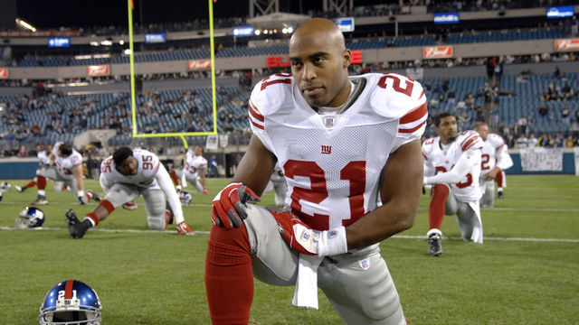 New York Giants running back Tiki Barber warms up for play against the Jacksonville Jaguars on ESPN Monday Night Football Nov. 20, 2006 in Jacksonville. The Jaguars won 26 - 10.