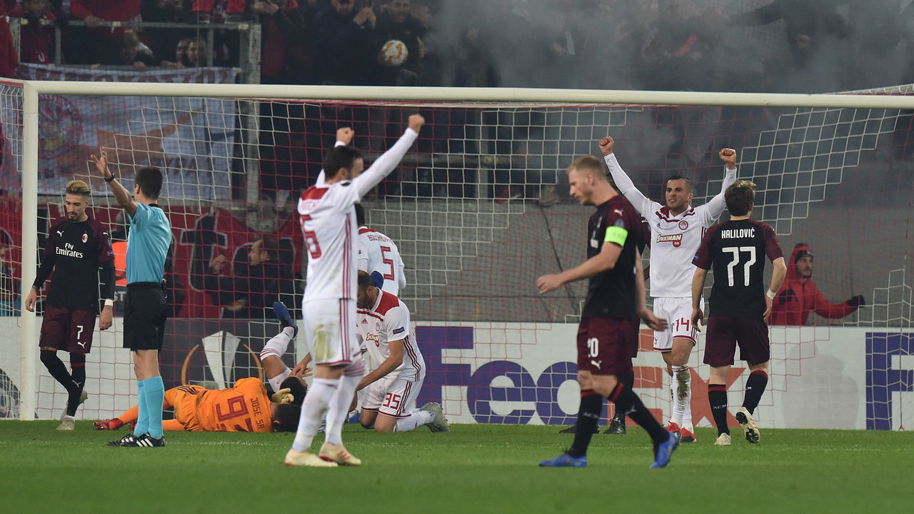 PIRAEUS, GREECE - DECEMBER 13: players of Olympiacos celebrate after winning the UEFA Europa League Group F match between Olympiacos and AC Milan at Karaiskakis Stadium on December 13, 2018 in Piraeus, Greece.