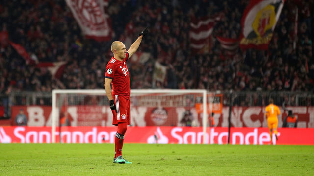 MUNICH, GERMANY - NOVEMBER 27: Arjen Robben of Bayern Munich celebrates after scoring his team's second goal during the UEFA Champions League Group E match between FC Bayern Muenchen and SL Benfica at Fussball Arena Muenchen on November 27, 2018 in Munich, Germany.