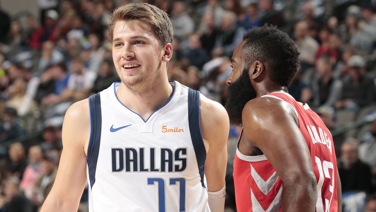Court Vision: Doncic's signature step-back is unstoppable | theScore
