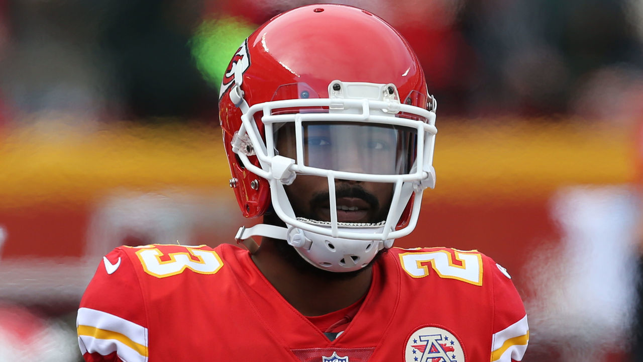 KANSAS CITY, MO - NOVEMBER 11: Kansas City Chiefs cornerback Kendall Fuller (23) during a week 10 NFL game between the Arizona Cardinals and Kansas City Chiefs on November 11, 2018 at Arrowhead Stadium in Kansas City, MO.