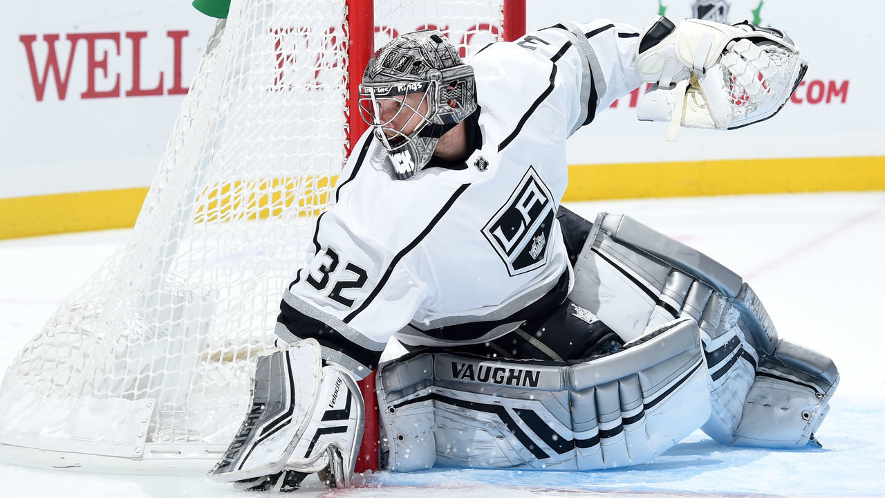 LOS ANGELES, CA - DECEMBER 2: Goaltender Jonathan Quick #32 of the Los Angeles Kings tends net during the second period of the game against the Carolina Hurricanes at STAPLES Center on December 2, 2018 in Los Angeles, California.