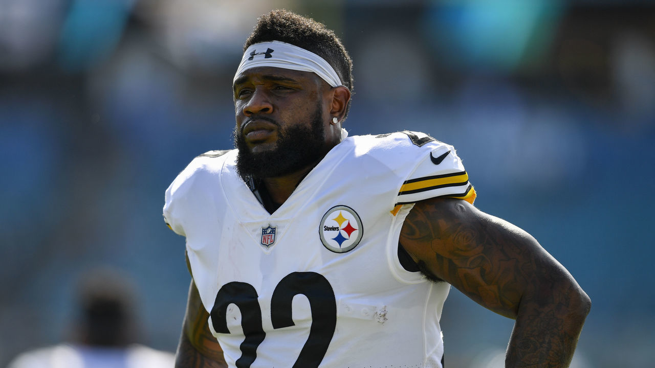 JACKSONVILLE, FL - NOVEMBER 18: Pittsburgh Steelers running back Stevan Ridley (22) prior to the first half of an NFL game between the Pittsburgh Steelers and the Jacksonville Jaguars on November 18, 2018, at TIAA Bank Field.