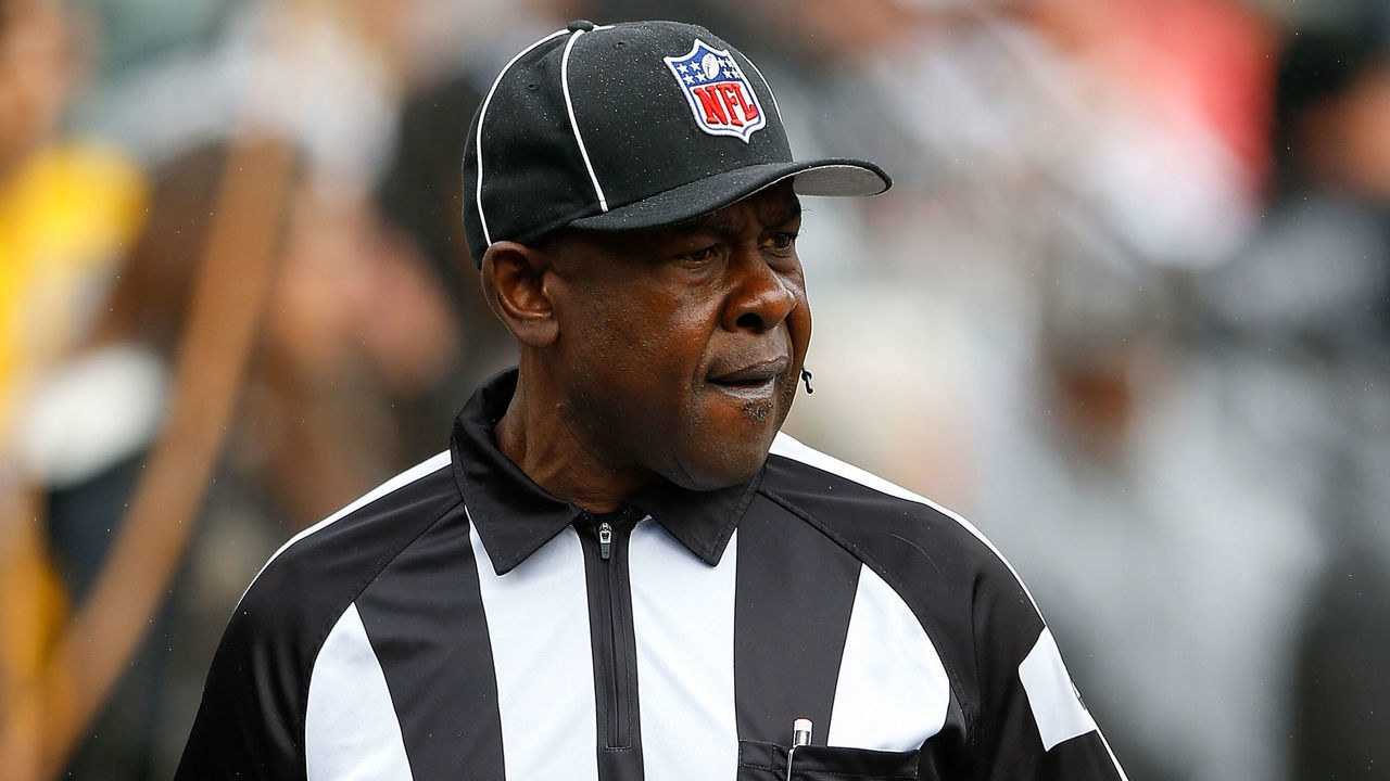 OAKLAND, CA - DECEMBER 06: Umpire Roy Ellison #81 looks on before the game between the Oakland Raiders and the Kansas City Chiefs at O.co Coliseum on December 6, 2015 in Oakland, California. The Kansas City Chiefs defeated the Oakland Raiders 34-20. Photo by Jason O. Watson/Getty Images)