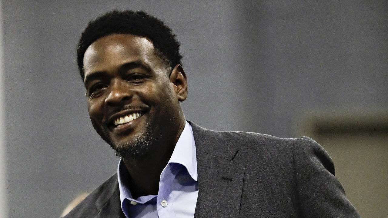 HOUSTON, TX - DECEMBER 13: TNT commentator Chris Webber arrives for a basketball game between the Los Angeles Lakers and Houston Rockets at Toyota Center on December 13, 2018 in Houston, Texas.