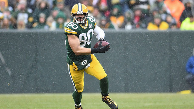 GREEN BAY, WISCONSIN - DECEMBER 02: Jimmy Graham #80 of the Green Bay Packers runs for yards during a game against the Arizona Cardinals at Lambeau Field on December 02, 2018 in Green Bay, Wisconsin. The Cardinals defeated the Packers 20-17.
