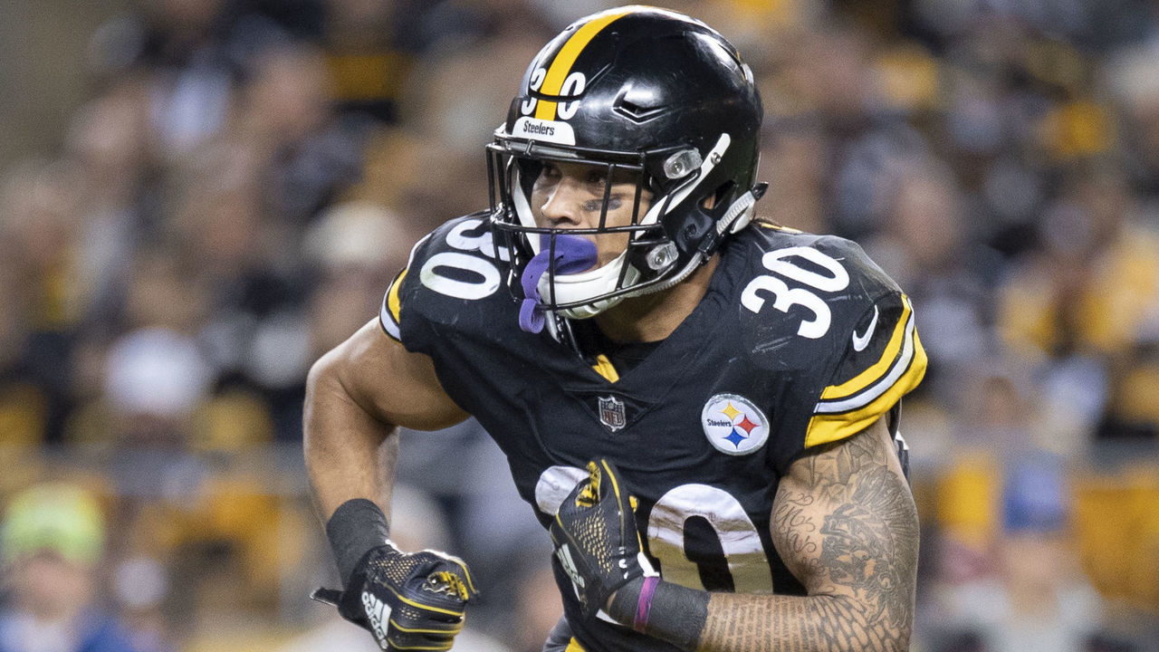 PITTSBURGH, PA - DECEMBER 02: Pittsburgh Steelers running back James Conner (30) fakes a carry during a NFL football game between the Pittsburgh Steelers and Los Angeles Chargers at Heinz Field on December 2, 2018 in Pittsburgh, PA.