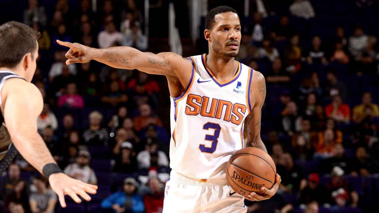 PHOENIX, AZ - DECEMBER 4: Trevor Ariza #3 of the Phoenix Suns handles the ball against the Sacramento Kings on December 4, 2018 at Talking Stick Resort Arena in Phoenix, Arizona. Mandatory Copyright Notice: Copyright 2018 NBAE