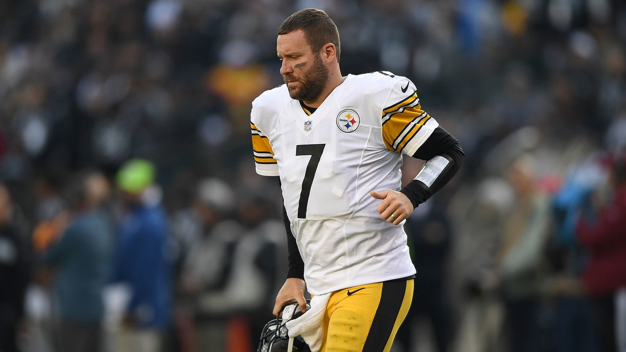 OAKLAND, CA - DECEMBER 09: Ben Roethlisberger #7 of the Pittsburgh Steelers runs back onto the field against the Oakland Raiders during the second half of an NFL football game at Oakland-Alameda County Coliseum on December 9, 2018 in Oakland, California.