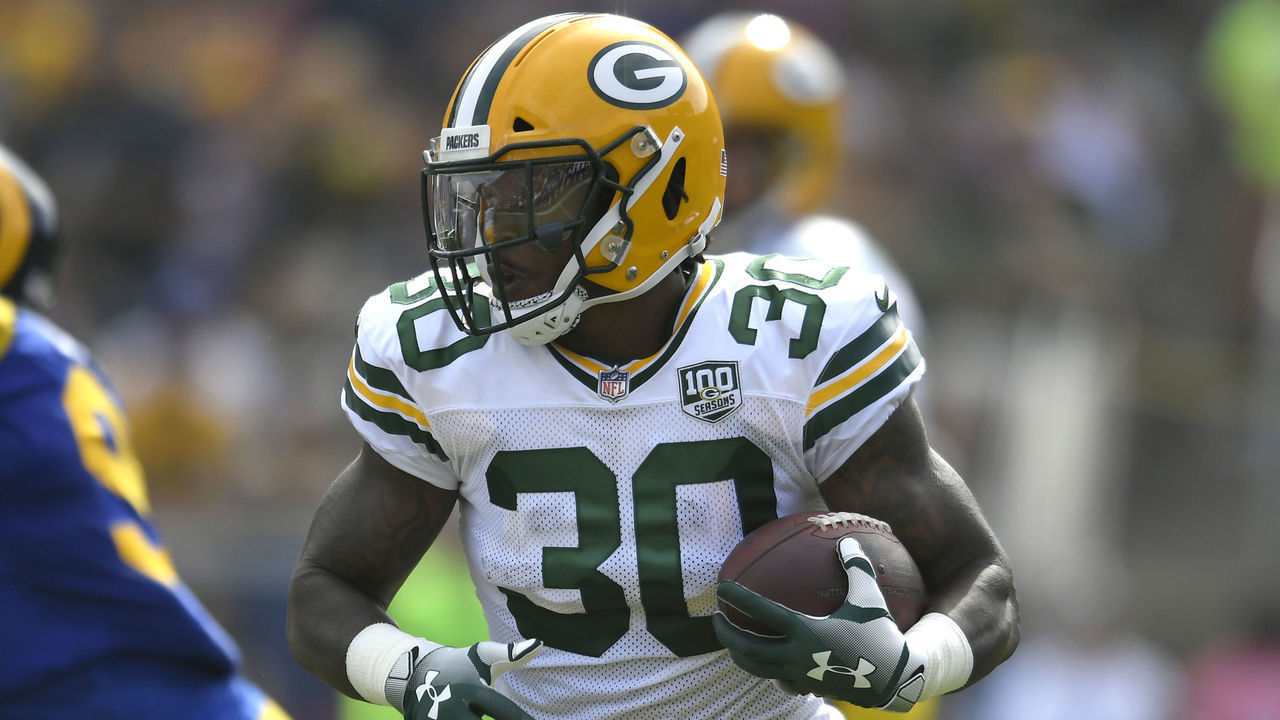 LOS ANGELES, CA - OCTOBER 28: Jamaal Williams #30 of the Green Bay Packers runs against the Los Angeles Rams at Los Angeles Memorial Coliseum on October 28, 2018 in Los Angeles, California.