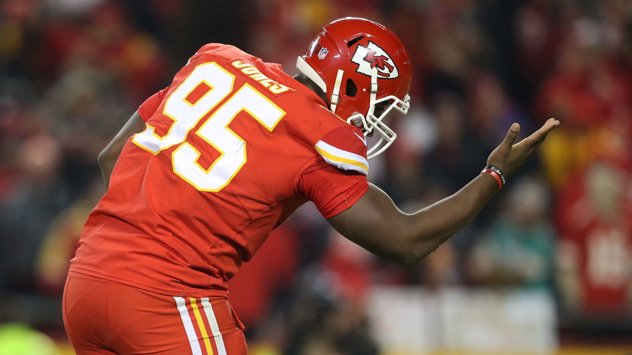 KANSAS CITY, MO - DECEMBER 13: Kansas City Chiefs defensive end Chris Jones (95) takes a bow after a sack in the second quarter of an NFL game between the Los Angeles Chargers and Kansas City Chiefs on December 13, 2018 at Arrowhead Stadium in Kansas City, MO.