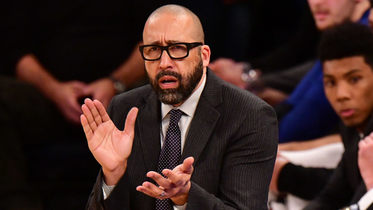 NEW YORK, NY - DECEMBER 17: David Fizdale applauds during the Phoenix Suns v New York Knicks game at Madison Square Garden on December 17, 2018 in New York City.